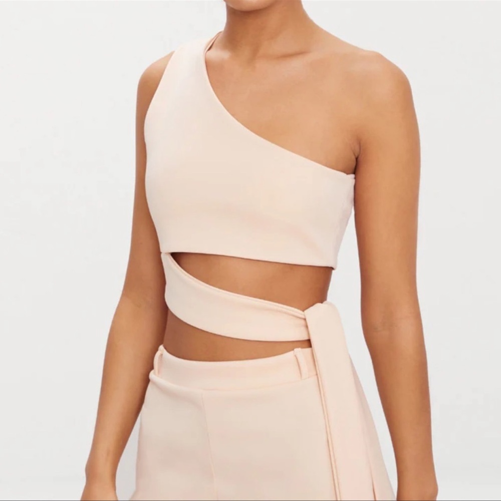 Beautiful set one shoulder pants are a bit cropped worn once